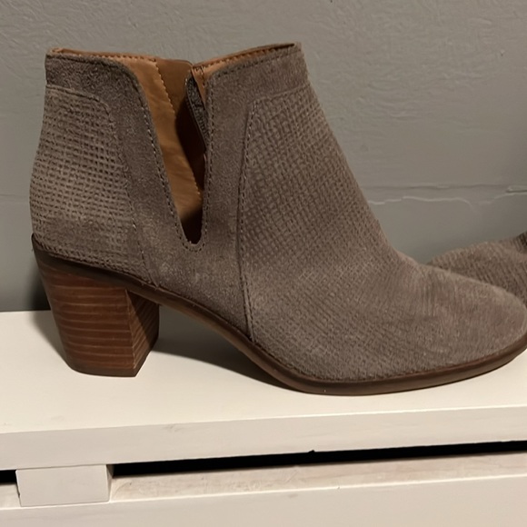 LUCKY BRAND 🍀 suede booties - Picture 2 of 11